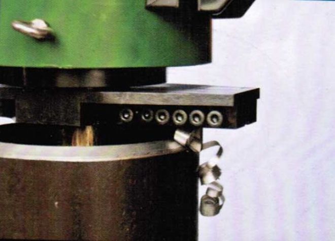 點擊查看詳細信息<br>標題：管子坡口機工作照 閱讀次數(shù)：10823